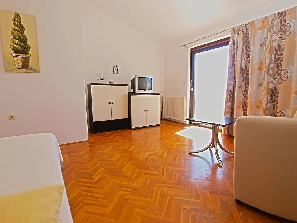 Apartments Milio 1105 Fažana